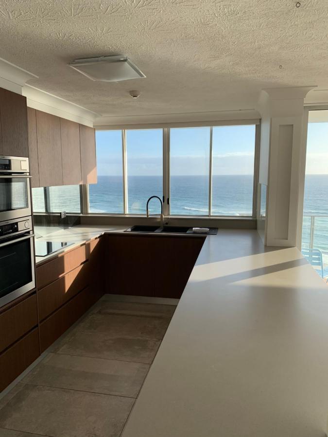 Pacific Regis Beachfront Holiday Apartments Gold Coast Kültér fotó