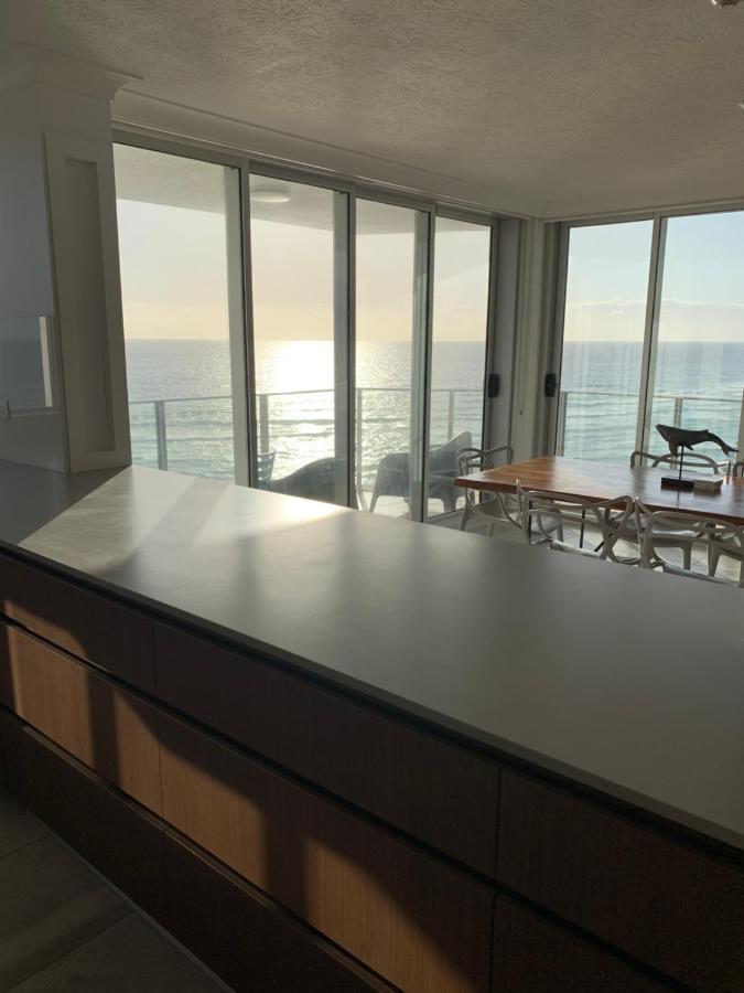 Pacific Regis Beachfront Holiday Apartments Gold Coast Kültér fotó