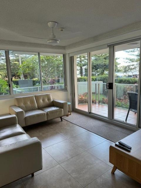 Pacific Regis Beachfront Holiday Apartments Gold Coast Kültér fotó
