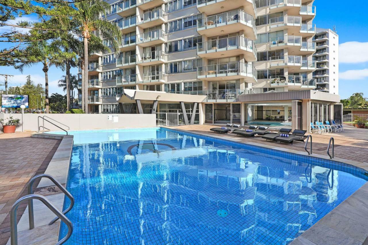 Pacific Regis Beachfront Holiday Apartments Gold Coast Kültér fotó