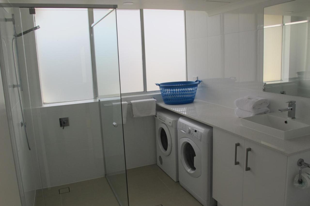 Pacific Regis Beachfront Holiday Apartments Gold Coast Kültér fotó